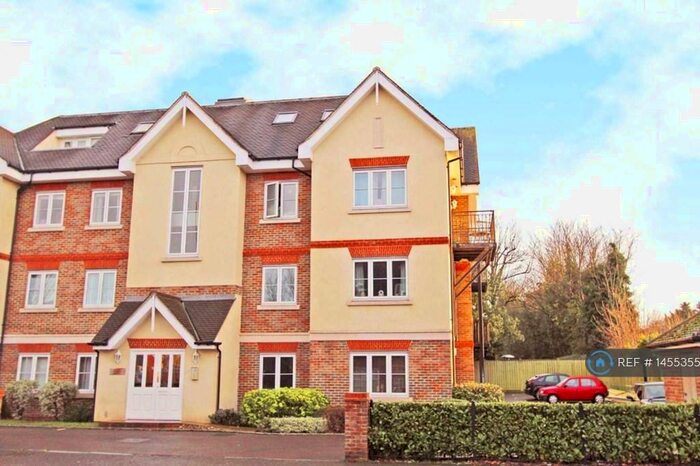 3 Bedroom Flat To Rent In Jewell Court, Sutton, SM1