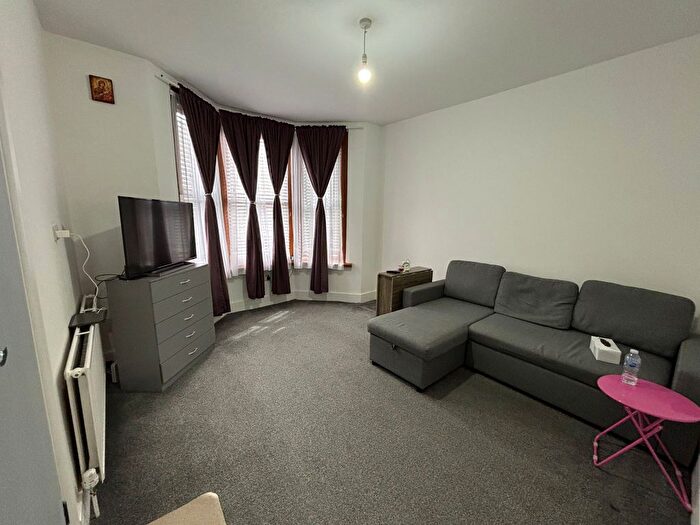 1 Bedroom Flat To Rent In Ley Street, Ilford, IG1