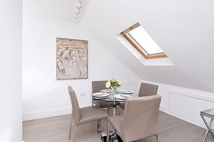 2 Bedroom Apartment To Rent In Ravenscroft Avenue, Golders Green, NW11
