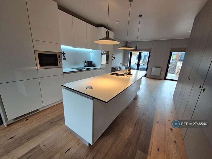 3 Bedroom Terraced House To Rent In Keepers Quay, Manchester, M4