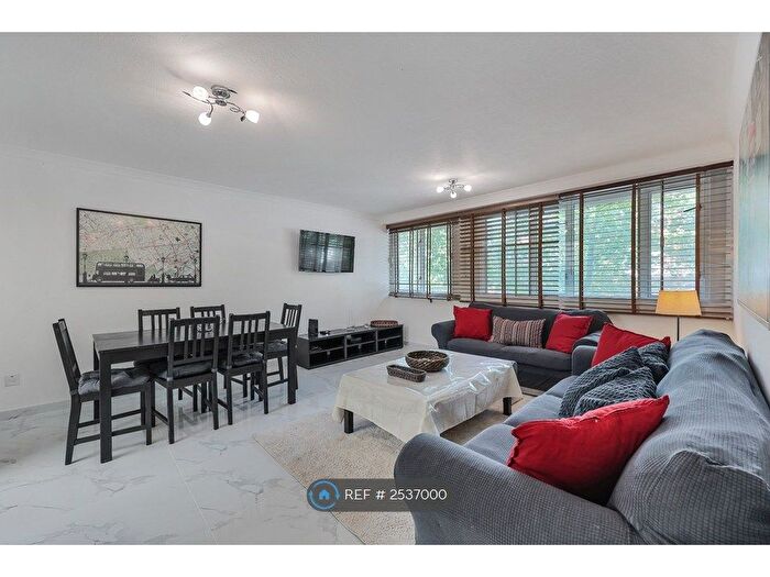 2 Bedroom Flat To Rent In Cromwell Road, London, SW5