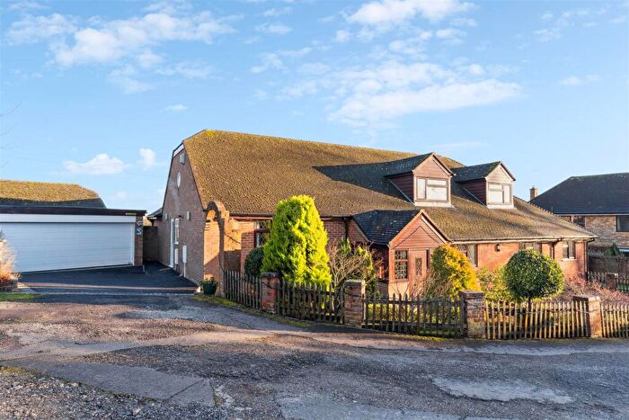 4 Bedroom Detached House For Sale In Knights Close, Great Brickhill, Buckinghamshire, MK17