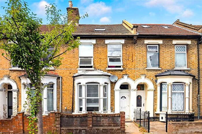 2 Bedroom Flat For Sale In Leslie Road, Leytonstone, London, E11