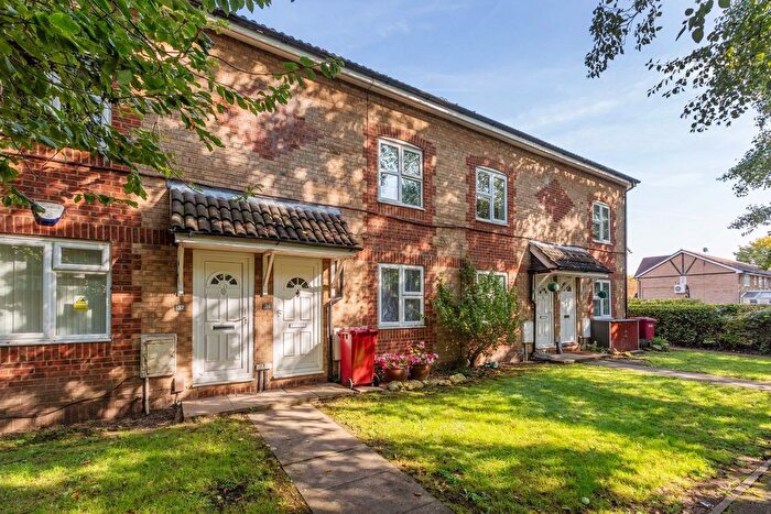 2 Bedroom Maisonette For Sale In Maplin Park, Langley, SL3