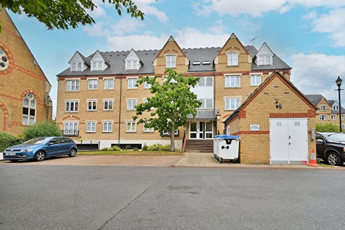 2 Bedroom Flat To Rent In Watford, WD24