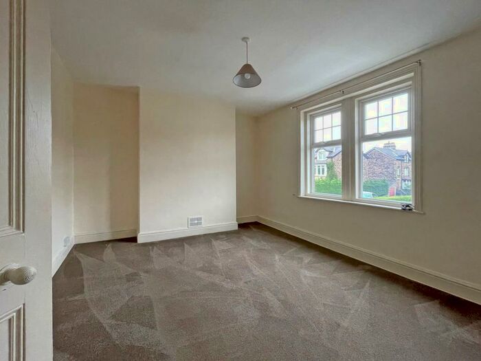 2 Bedroom Flat To Rent In Kings Road, Harrogate, HG1