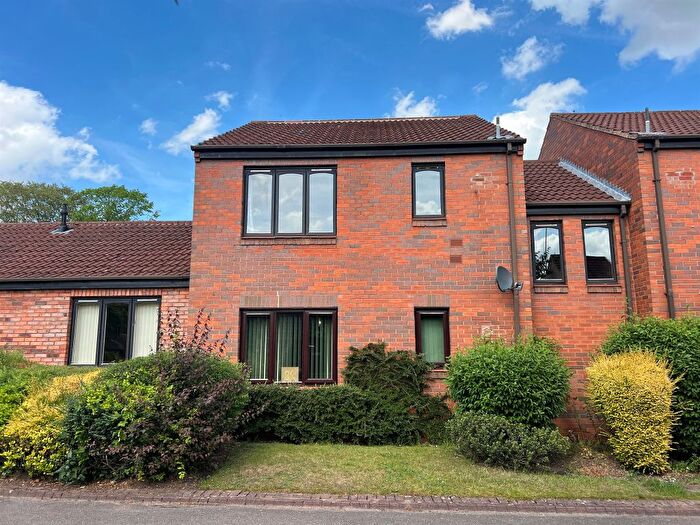 1 Bedroom Flat For Sale In Peakes Croft, Bawtry, Doncaster, DN10