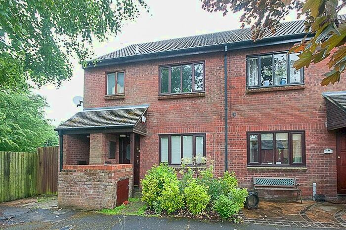 1 Bedroom Maisonette To Rent In Brackens Drive, Brentwood, Essex, CM14