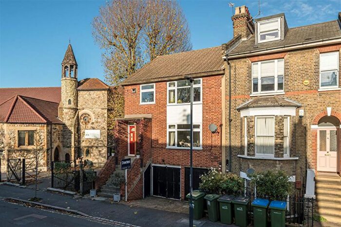 3 Bedroom Maisonette For Sale In Devonshire Drive, Greenwich, SE10