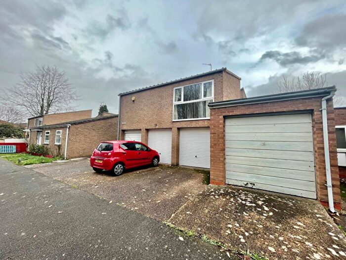 2 Bedroom Flat To Rent In Endsleigh Gardens, Leamington Spa, CV31