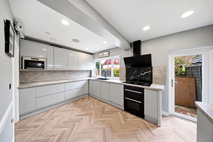 4 Bedroom Semi-detached House To Rent In Ashbourne Avenue, Bexleyheath, DA7