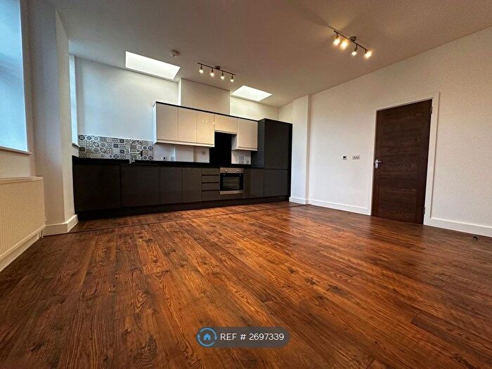 2 Bedroom Flat To Rent In Bronze House, London, SE26