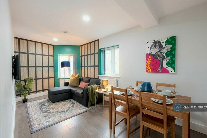 2 Bedroom Flat To Rent In Chalk Farm - Camden, London, NW5