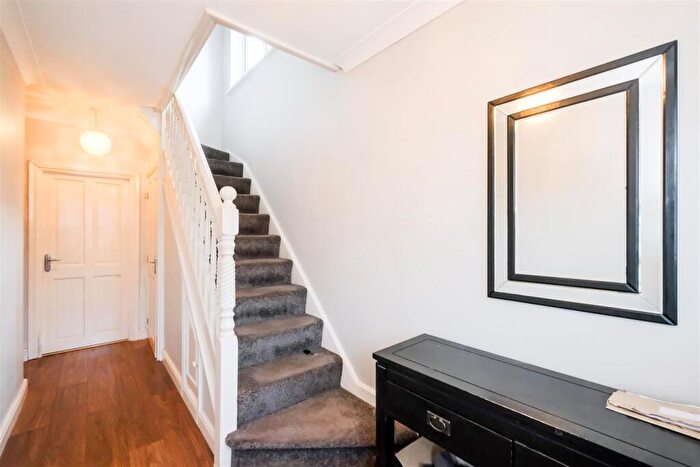 3 Bedroom End Of Terrace House For Sale In Kimberley Road, North Chingford, E4