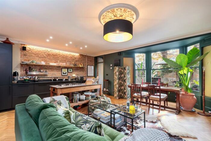 2 Bedroom Flat To Rent In Evering Road, London, N16