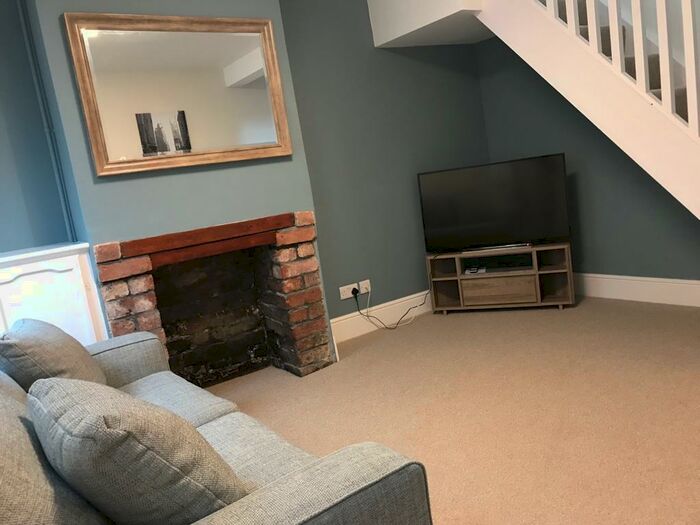 2 Bedroom End Of Terrace House To Rent In Victoria Street, Lincoln, LN1