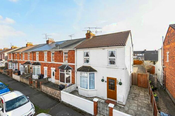 3 Bedroom End Of Terrace House To Rent In Norman Road, Gorse Hill, SN2