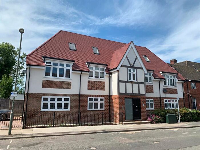 2 Bedroom Flat To Rent In Woodhurst Avenue, Petts Wood, BR5