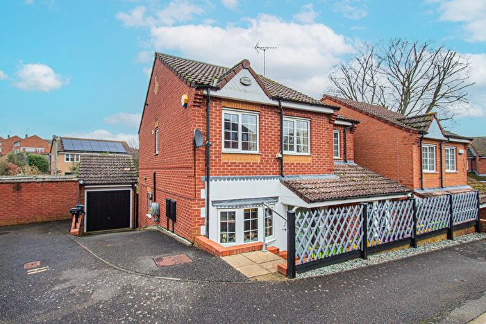 4 Bedroom Detached House For Sale In Fernmoor Drive, Irthlingborough, NN9