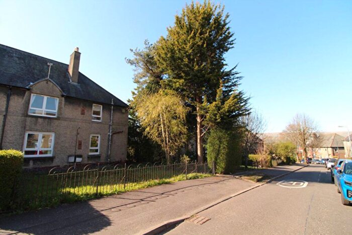2 Bedroom Flat To Rent In Gallowhill Avenue, Lenzie, G66
