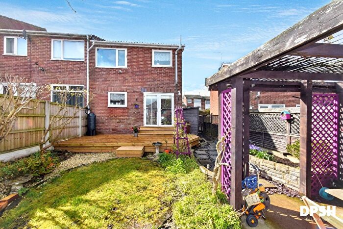 3 Bedroom End Terrace House For Sale In Moorfield, Gildersome, Leeds, LS27