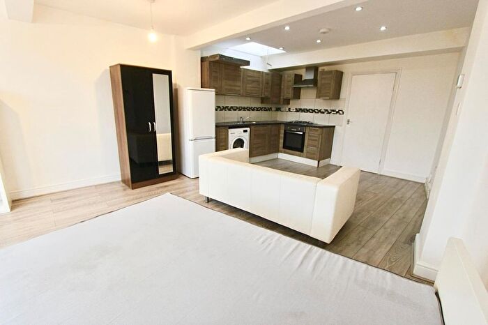 Studio To Rent In Lorne Road, Wealdstone, HA3