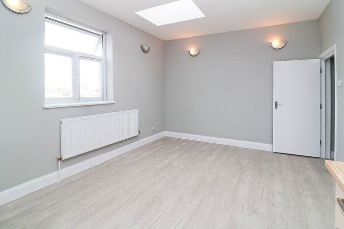 1 Bedroom Flat To Rent In Upper Tooting Road, London, SW17