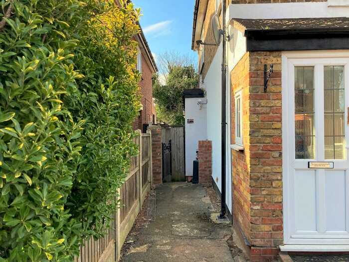 1 Bedroom Maisonette To Rent In Longview Villas, Collier Row Road, Romford RM5