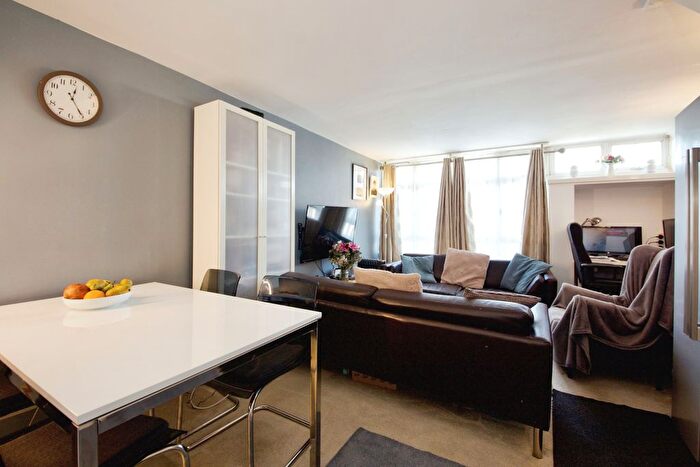 2 Bedroom Flat To Rent In Chiltern House, Beaconsfield Road, Edmonton, London, N9