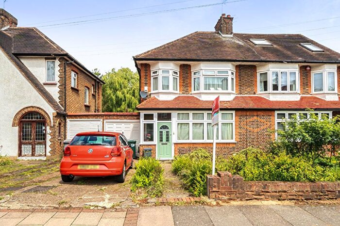 3 Bedroom Semi-Detached House For Sale In Chanctonbury Way, London, N12