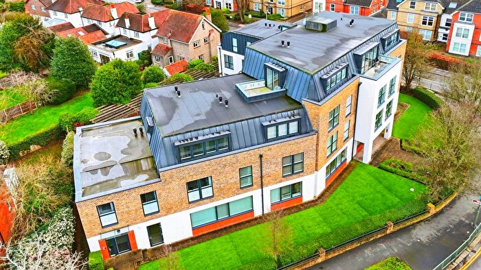 1 Bedroom Flat For Sale In High Street, Egham, Surrey, TW20