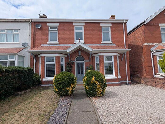 3 Bedroom Semi-Detached House To Rent In Golf Open - Hampton Road, Birkdale - Sleeps, PR8