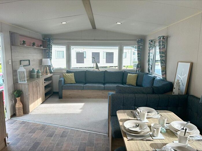 2 Bedroom Park Home For Sale In Lowestoft, NR32