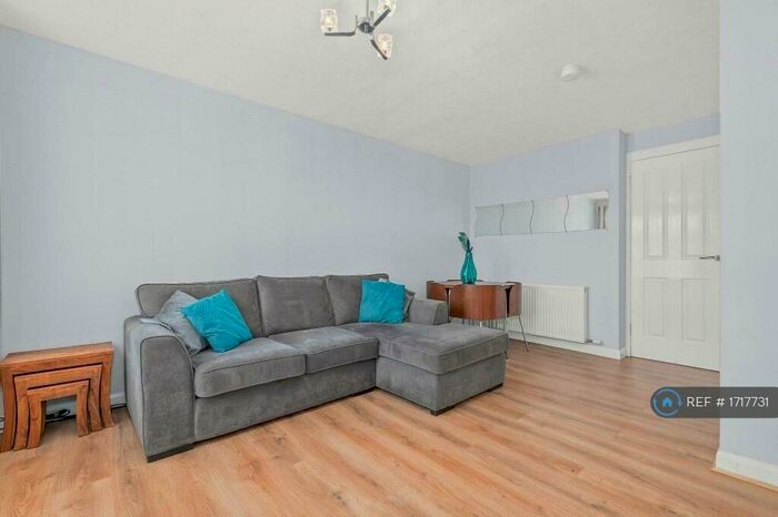 1 Bedroom Flat To Rent In Franchi Drive, Stenhousemuir, Larbert, FK5