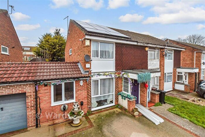 4 Bedroom Semi Detached House For Sale In Forest Hill, Maidstone, Kent, ME15