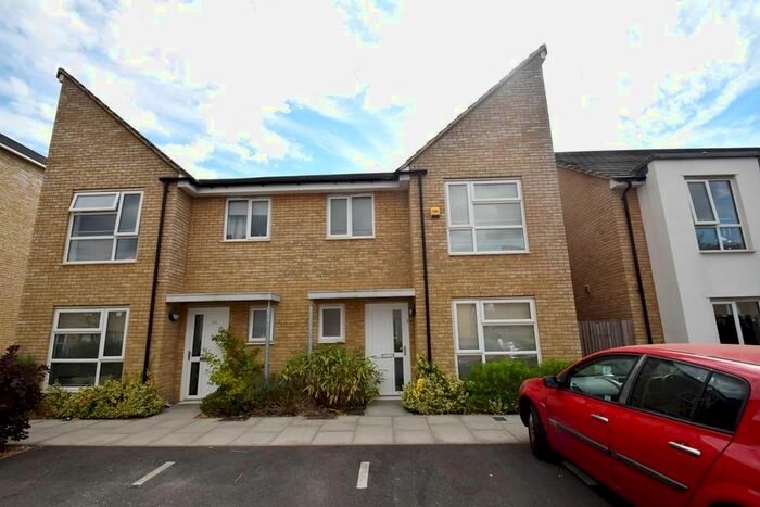 4 Bedroom Semi-Detached House To Rent In Evergreen Drive, West Drayton, Middlesex UB7