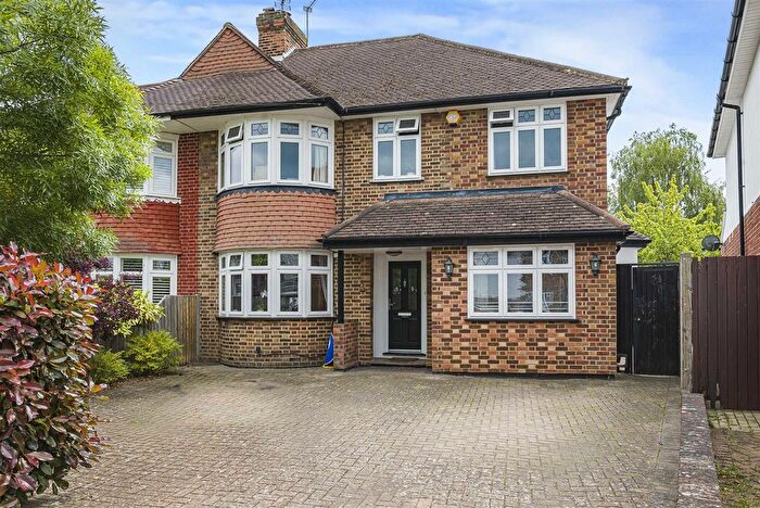 4 Bedroom Semi Detached House For Sale In Dukes Way, West Wickham, BR4