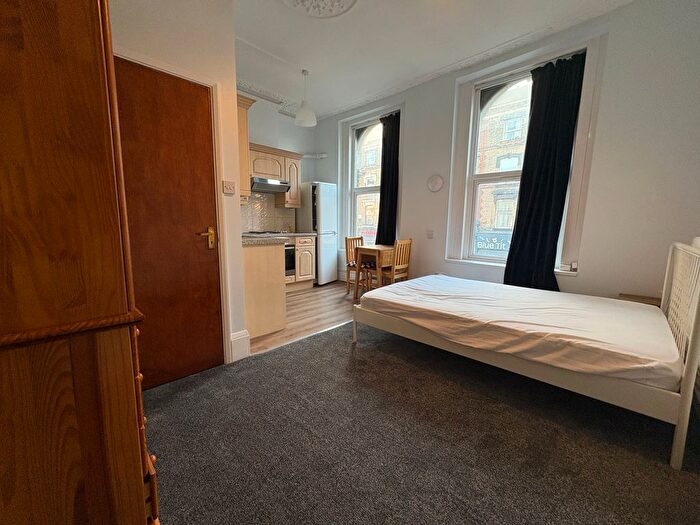 Studio To Rent In Stoke Newington Road, London, N16
