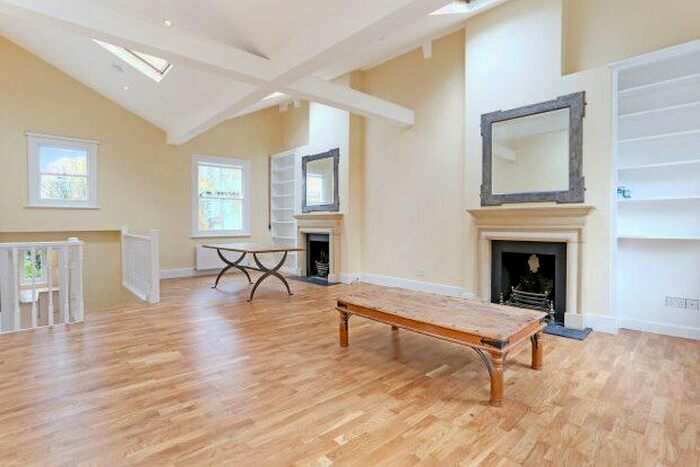 2 Bedroom Maisonette To Rent In Loftus Road, London, W12