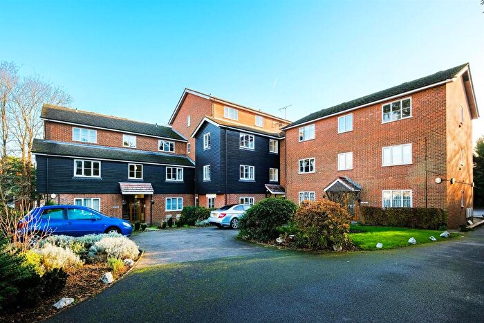 1 Bedroom Flat For Sale In Cedar Court, Wanstead, E11