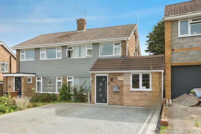 4 Bedroom Semi-Detached House For Sale In Broadoak Avenue, Maidstone, Kent, ME15