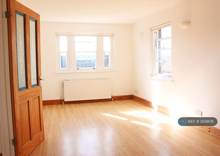1 Bedroom Flat To Rent In Ordell Road, London, E3