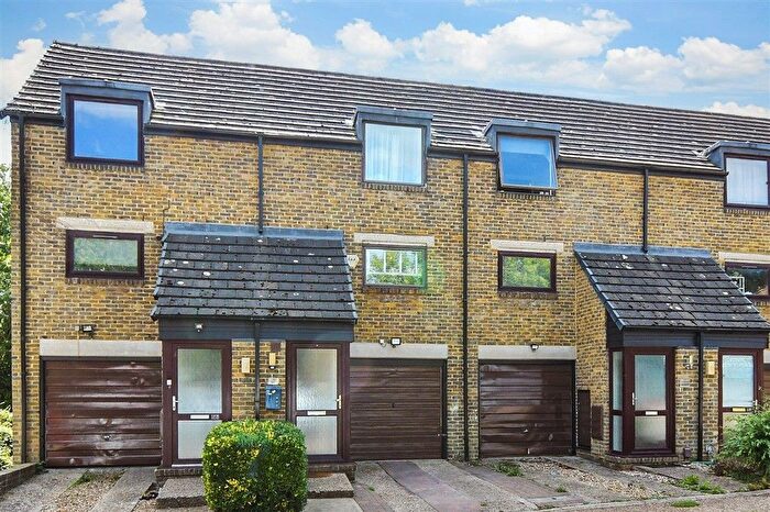 2 Bedroom Maisonette For Sale In Bazes Shaw, New Ash Green, Longfield, Kent, DA3