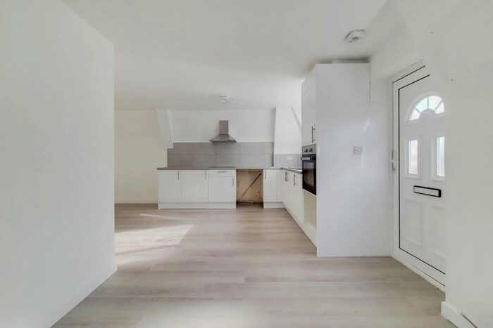 2 Bedroom Flat To Rent In Ickenham Road, Ickenham, Ruislip, HA4