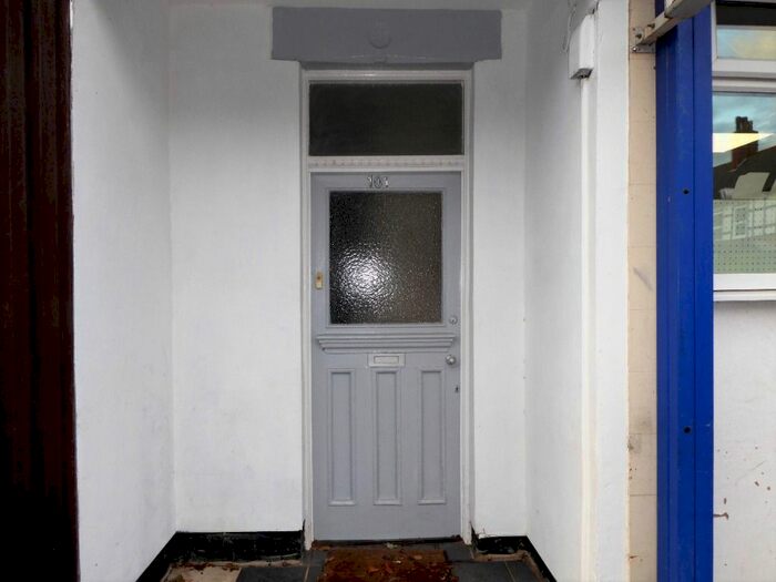 1 Bedroom Flat To Rent In Station Road, Healing, DN41