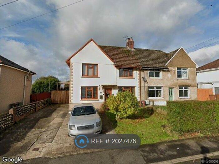 3 Bedroom Semi-Detached House To Rent In Brynheulog St, Penybryn, Hengoed, CF82