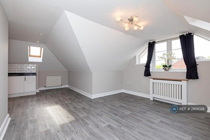 2 Bedroom Flat To Rent In Lavender Hill, Enfield, EN2