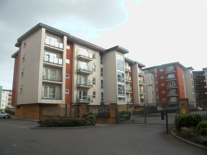 3 Bedroom Apartment To Rent In Clarkson Court, Hatfield, AL10