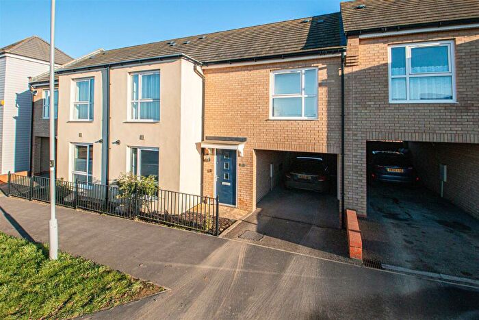 4 Bedroom Terraced House To Rent In Shorthorn Drive, Whitehouse, MK8