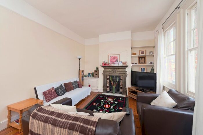 2 Bedroom Flat To Rent In Cheriton Square, London, SW17